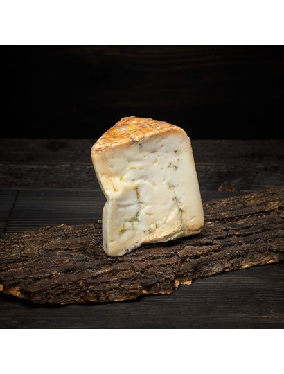 Goat's blue cheese of lake