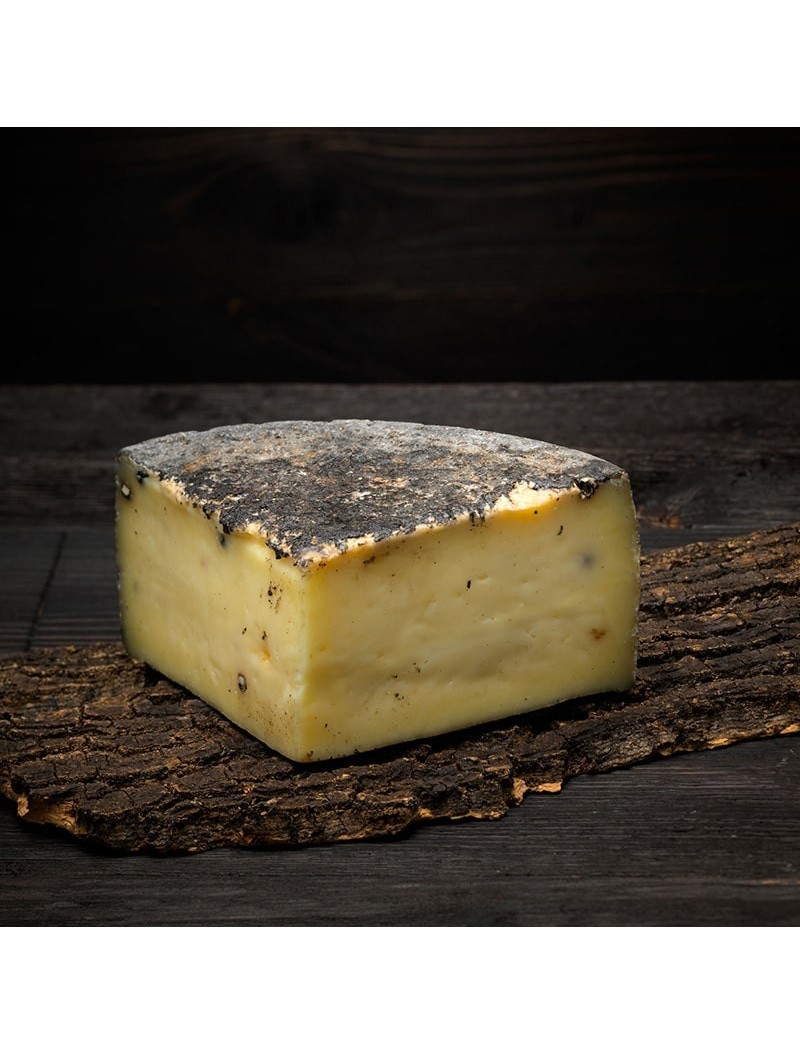 Formaggio nero della nona 1753 - Typical rare cheese